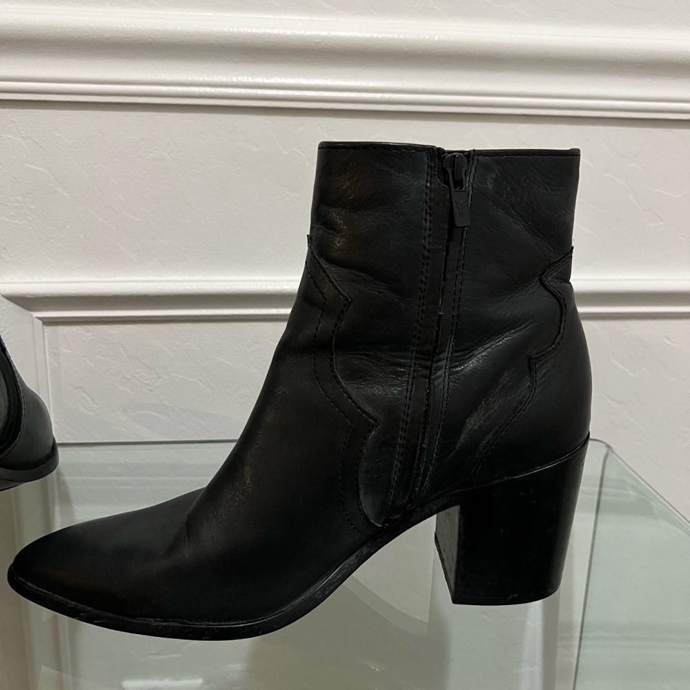 Frye Flynn Short Inside Zip Black Leather Boots Size 11 - Picture 7 of 15